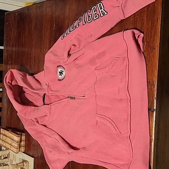 Tommy Hilfiger hoodie. One large pocket in front. Goid condition - Picture 6 of 8